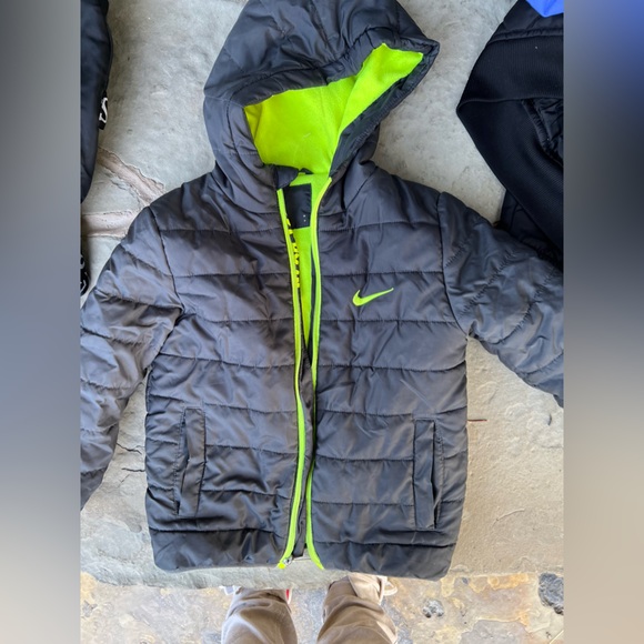 KIDS NIKE PUFFER COAT GOOD NO VISIBLE FLAWS - Picture 2 of 4